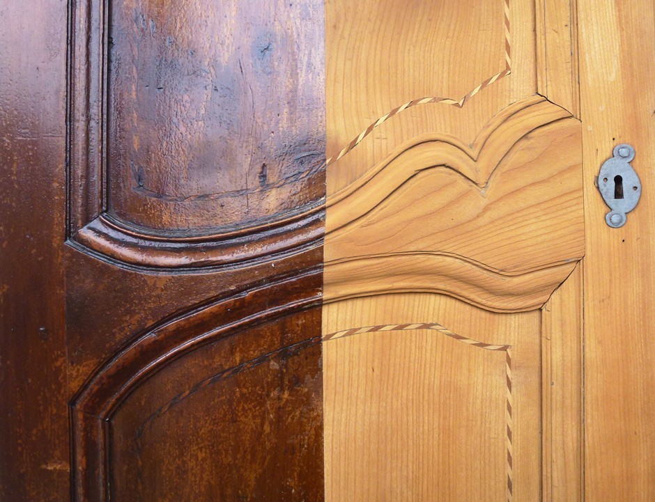 Sablage partiel d'une porte en bois
