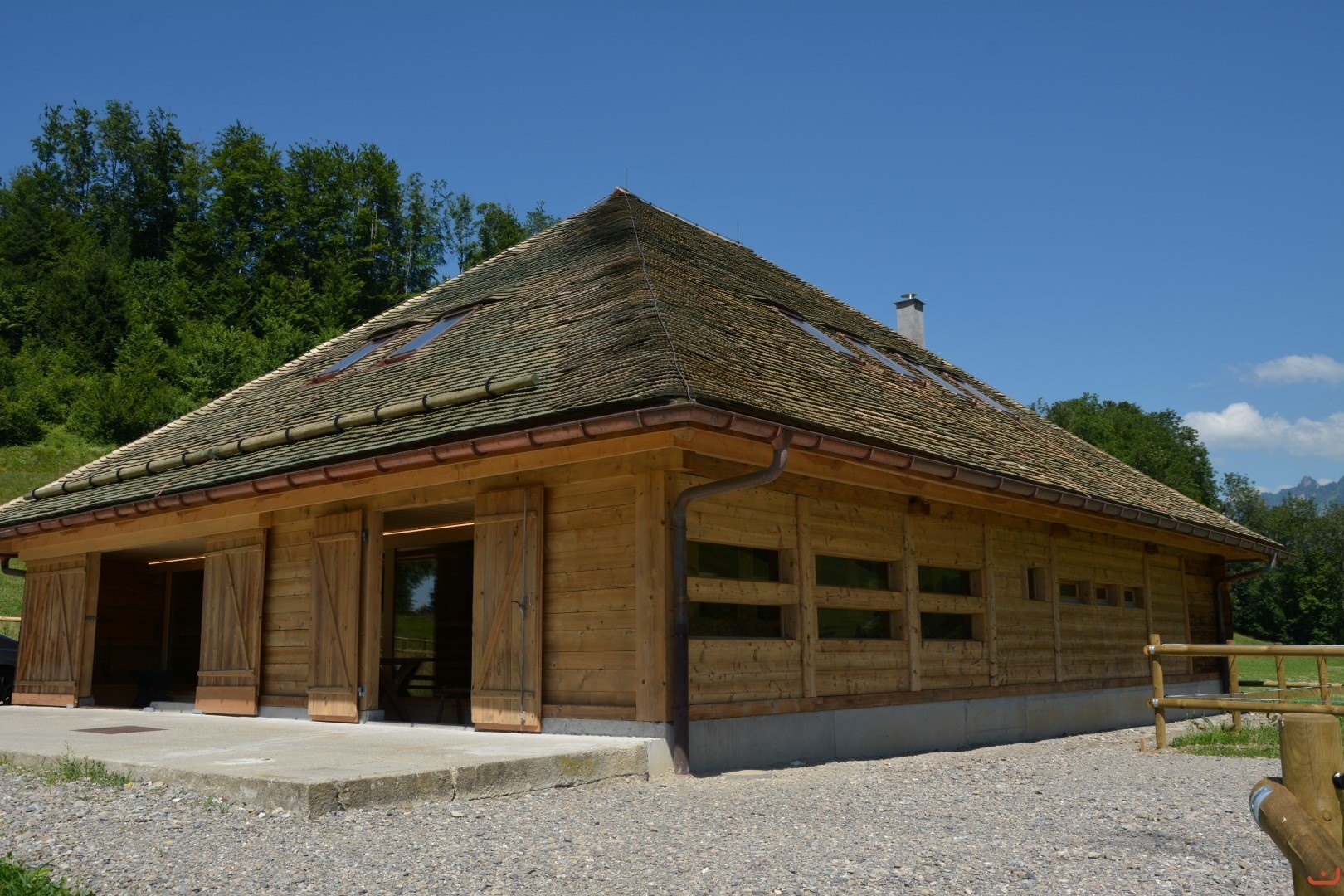 Sablage extérieur des façades en bois du chalet Bataille