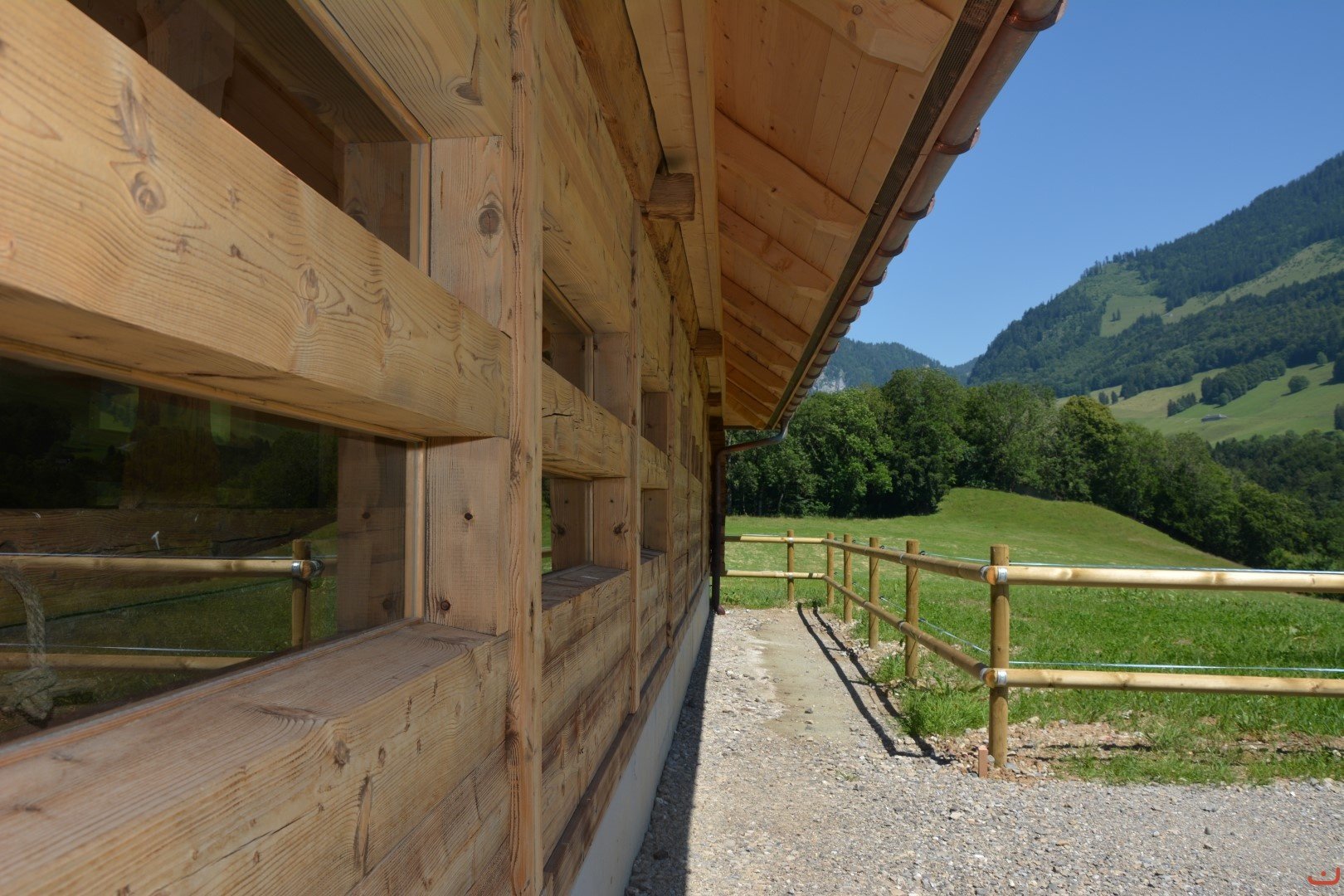 Sablage extérieur des façades en bois du chalet Bataille