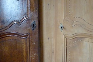 Sablage d'une armoire en bois